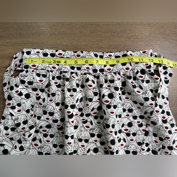 Porridge Anthropologie Graphic Getaway Face Print Midi Skirt Red Lips Size XS - Picture 9 of 10